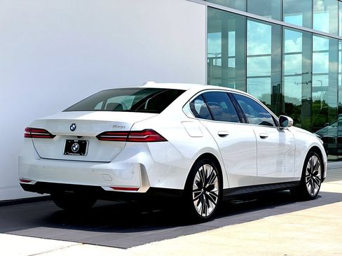 New 2026 BMW 530i w/ Premium Package RWD image 4