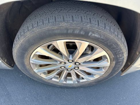 Used 2023 Chevrolet Traverse Premier AWD/4WD image 7