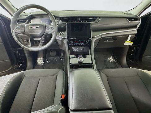 Used 2023 Jeep Grand Cherokee Laredo w/ Luxury Tech Group I RWD image 15