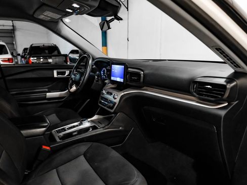 Used 2023 Ford Explorer XLT RWD image 14