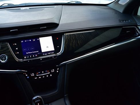 Used 2020 Cadillac XT6 Premium Luxury image 33