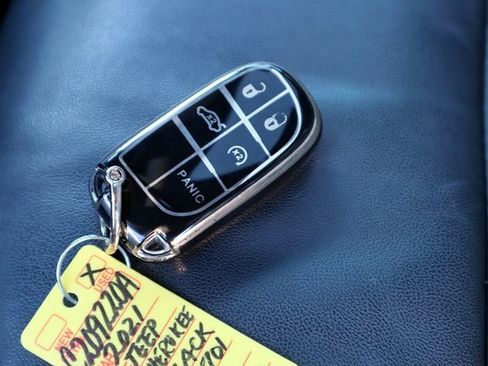 Used 2021 Jeep Grand Cherokee Limited image 39