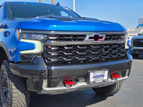 Used 2023 Chevrolet Silverado 1500 ZR2 w/ Technology Package AWD/4WD image 8