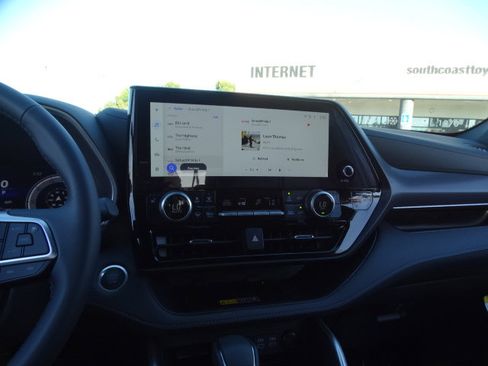 New 2026 Toyota Highlander XSE image 18