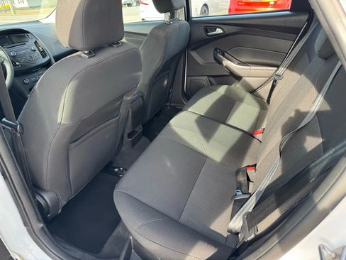 Used 2015 Ford Focus SE image 25