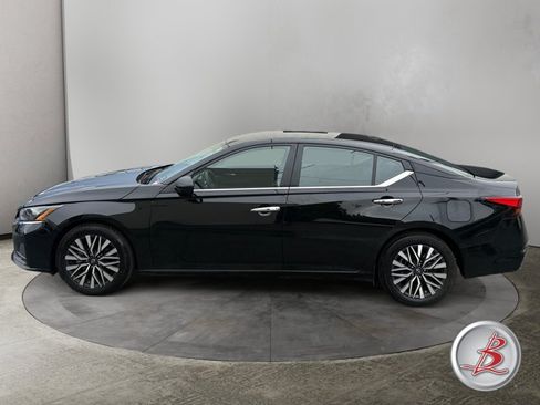 Used 2025 Nissan Altima 2.5 SV FWD image 4