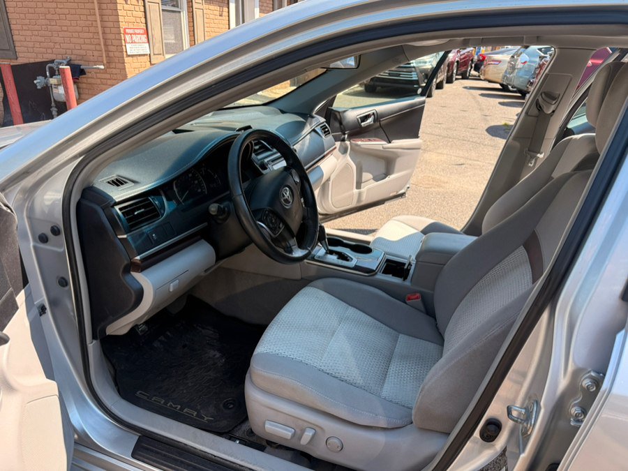 Used 2013 Toyota Camry XLE FWD image 12