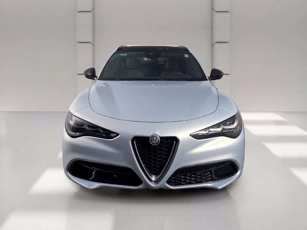 Used 2024 Alfa Romeo Stelvio Ti AWD/4WD image 3