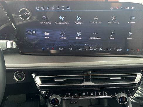 Used 2024 Chevrolet Traverse LT image 24