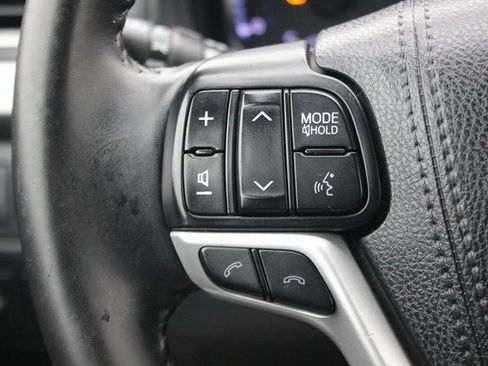 Used 2018 Toyota Highlander Plus image 13