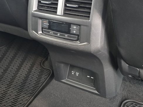 Used 2023 Volkswagen Atlas SE image 27