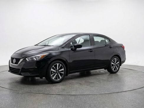 Used 2025 Nissan Versa SV image 3