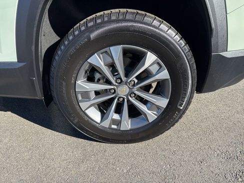 Used 2025 Chevrolet Equinox LT w/ Convenience Package II image 35