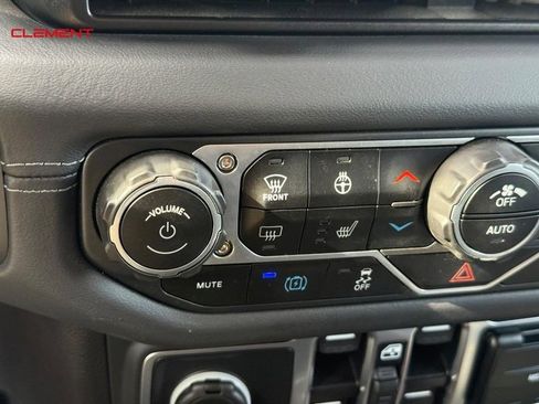 Used 2025 Jeep Wrangler Unlimited Sahara AWD/4WD image 28