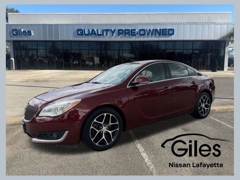 Used 2017 Buick Regal Sport Touring FWD image 1