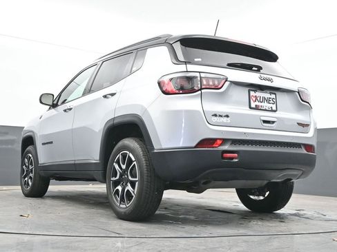 Used 2025 Jeep Compass Trailhawk AWD/4WD image 50