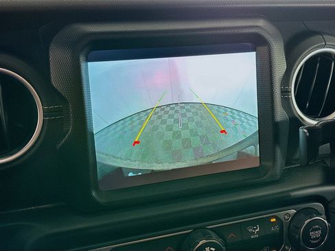 Used 2021 Jeep Wrangler Sahara image 22