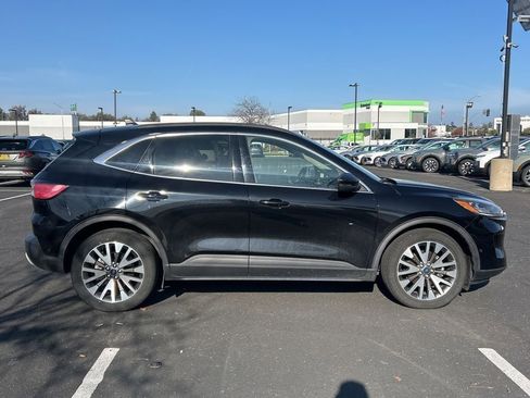 Used 2020 Ford Escape Titanium w/ Titanium Premium Package 2.0 image 3