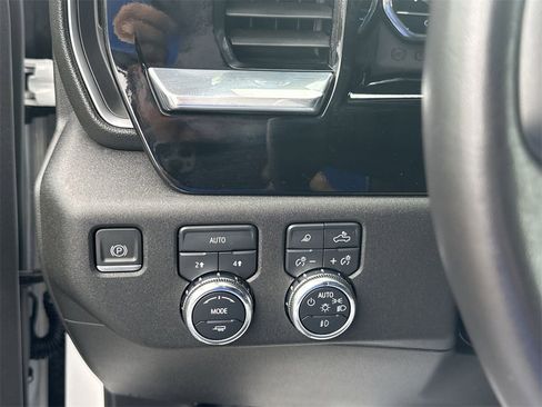 Certified 2023 GMC Sierra 1500 SLT w/ SLT Convenience Package image 17