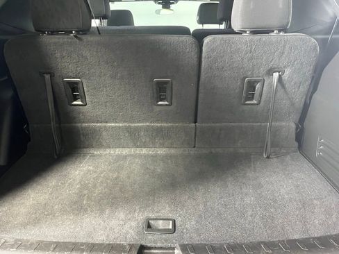 Used 2023 Chevrolet Traverse LT image 30