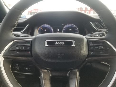 Certified 2024 Jeep Grand Cherokee Limited image 28