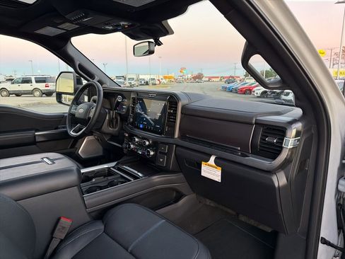 New 2026 Ford F250 Platinum w/ FX4 Off-Road Package image 23
