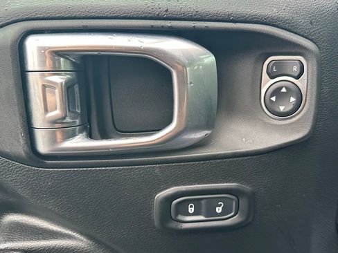 Used 2021 Jeep Wrangler Unlimited Sport image 19