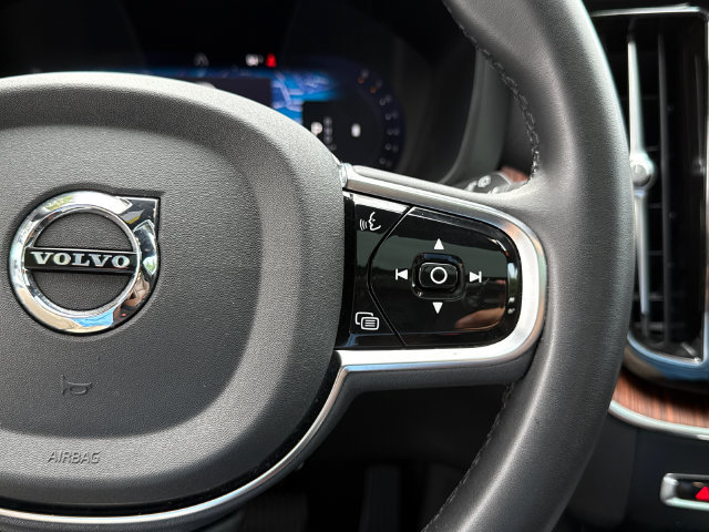 Certified 2024 Volvo XC60 B5 Plus w/ Climate Package AWD/4WD image 13