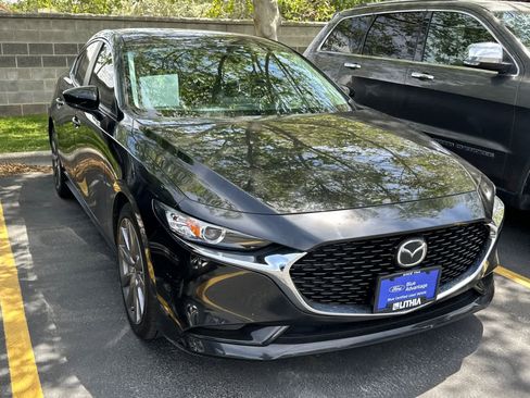 Used 2019 MAZDA MAZDA3 Sedan w/ Preferred Package FWD image 3