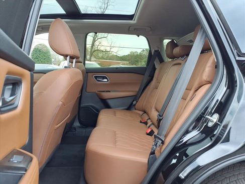 Used 2025 Nissan Rogue Platinum w/ Tech Package image 25