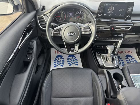 Used 2021 Kia Seltos EX image 16