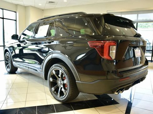 Used 2022 Ford Explorer ST w/ ST High-Performance Pack AWD/4WD image 4