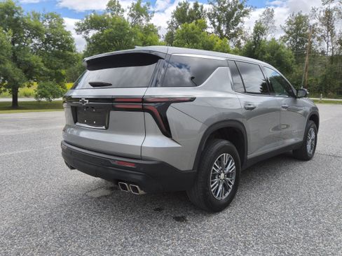 Used 2024 Chevrolet Traverse LS FWD image 7