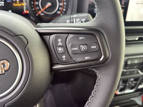 New 2025 Jeep Gladiator High Tide image 16