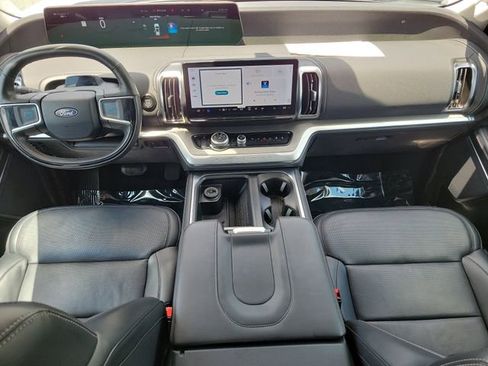 Used 2025 Ford Expedition Max Platinum AWD/4WD image 12