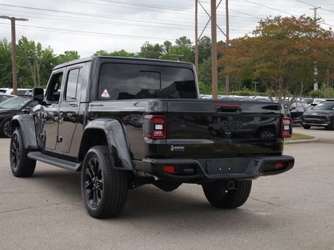 Used 2023 Jeep Gladiator Overland AWD/4WD image 3