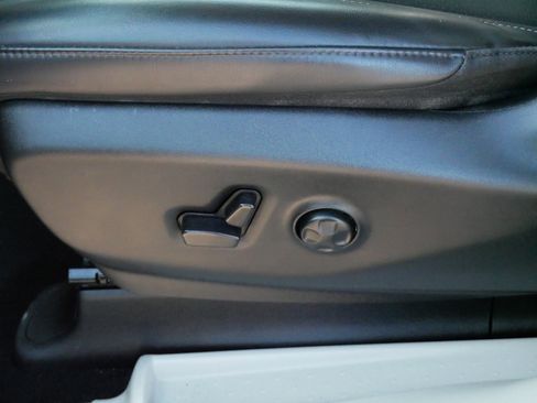 Used 2023 Chrysler Pacifica Touring-L image 20