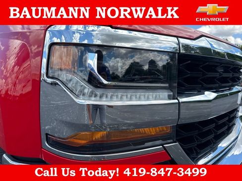 Used 2018 Chevrolet Silverado 1500 LT w/ All Star Edition AWD/4WD image 40