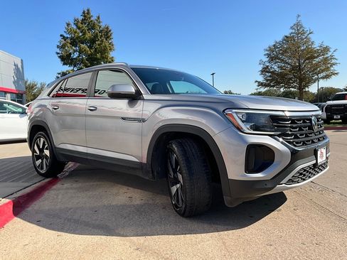 Used 2025 Volkswagen Atlas Cross Sport SE image 5