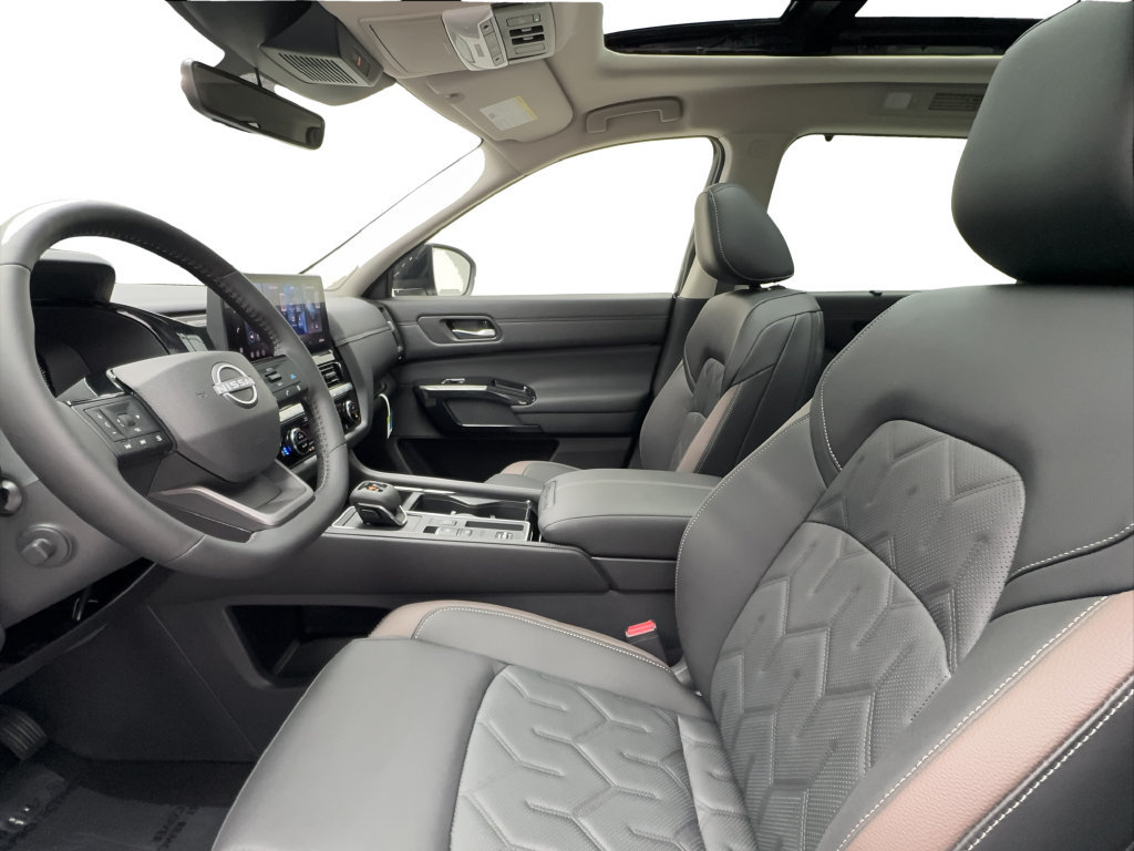 Used 2026 Nissan Pathfinder Platinum w/ Cargo Package FWD image 23