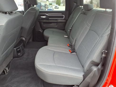 Used 2024 RAM 2500 Big Horn w/ Sport Appearance Package image 18