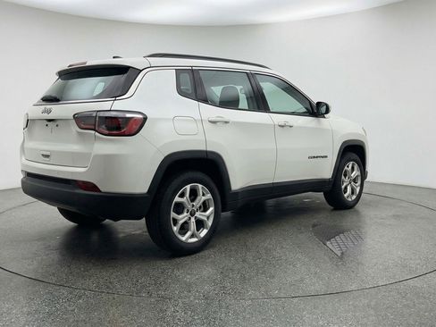 Used 2025 Jeep Compass Latitude AWD/4WD image 9