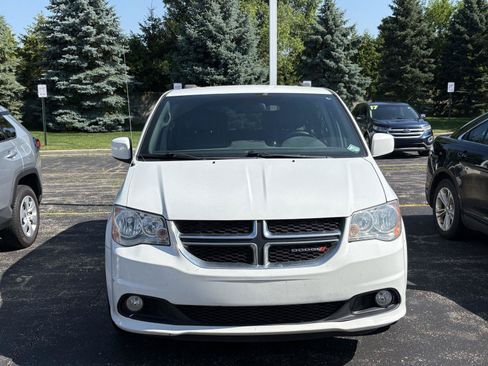 Used 2018 Dodge Grand Caravan SXT FWD image 2