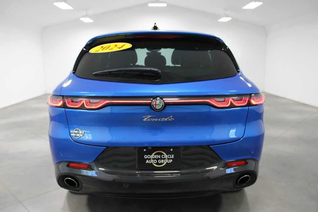 Used 2024 Alfa Romeo Tonale Veloce AWD/4WD image 8