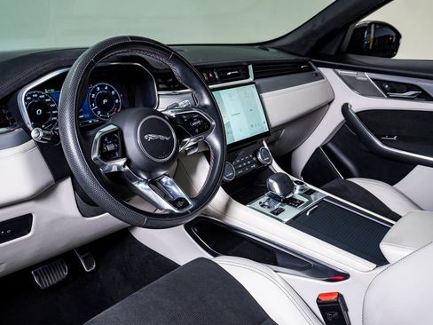 Used 2021 Jaguar F-PACE SVR image 20