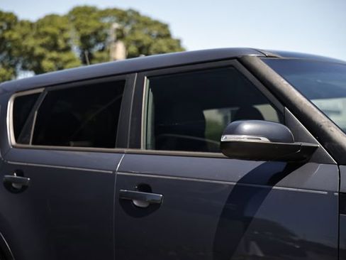 Used 2014 Kia Soul ! w/ Sun & Sound Package FWD image 11