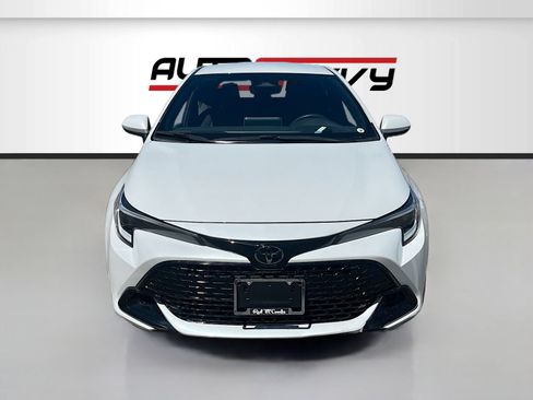Used 2025 Toyota Corolla SE FWD image 2