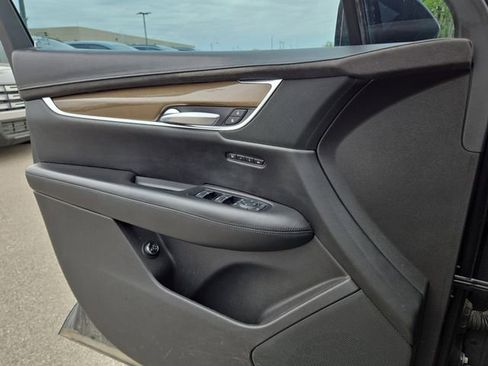 Used 2017 Cadillac XT5 Platinum AWD/4WD image 23
