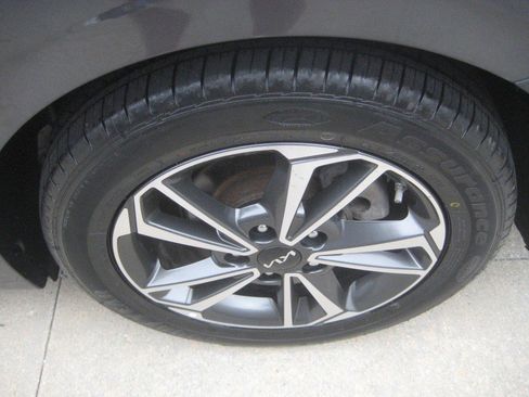 Used 2023 Kia Forte LXS FWD image 11