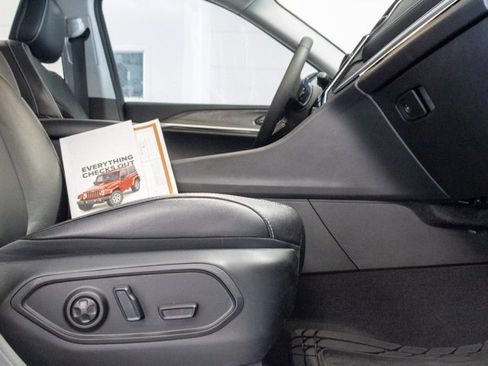 Certified 2023 Jeep Grand Cherokee Limited w/ Black Appearance Package image 5